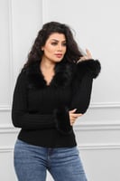 بلوزة صوف أكمام طويلة بياقه مزين بإضافة ريش