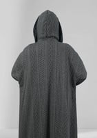 فروة شتوية طويلة مبطنة بالفرو من الداخل بتطريز طول...