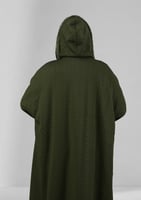 فروة شتوية طويلة مبطنة بالفرو من الداخل بتطريز طول...