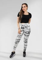 بنطال قطني سكيني بخصر مطاطي ومزين بنقشة بشكل كتابة...