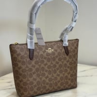 حقيبة كوتش فيونا توت سقنتشر فوري – Coach Fiona Zip...