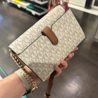 شنطة مايكل كورس محفظة كروس بدي فوري