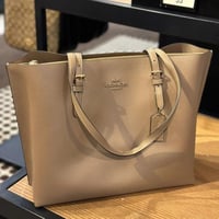 حقيبة كوتش مولي توت لارج تصل خلال ٢-٤ اسابيع