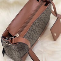 حقيبة دكني مع كارد هولدر (فوري)