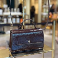 حقيبة توري بورش ايمرسون توب هاندل عنابي لماع فوري