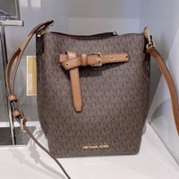 حقيبة مايكل كورس إيميليا بوكت فوري Michael Kors Em...
