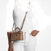 حقيبة مايكل كورس جنا كروك تصل خلال ٢-٤ اسابيع