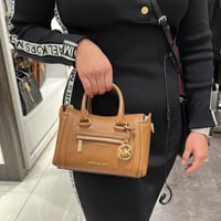 شنطة مايكل كورس ميني كارين فوري