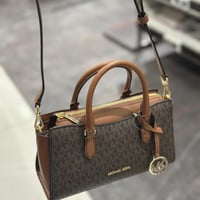 حقيبة مايكل كورس تصل خلال ٢-٤ أسابيع