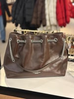 حقيبة كوتش ايڤلن تصل خلال ٢-٤ أسابيع