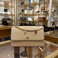 حقيبة توري بورش ايمرسون توب هاندل مع تشارم تصل خلا...