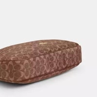 حقيبة كوتش كتف إيلا سيغنتشر شينيل تصل خلال ٢-٤ أسا...