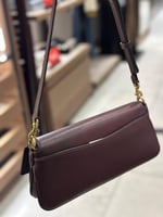 حقيبة كوتش جيت شولدر عنابي فوري Coach Jet Shoulder...