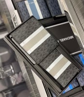 محفظة مايكل كورس رجالي (فوري)