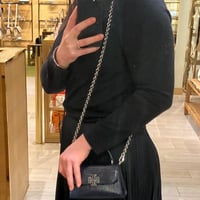 شنطة توري بورش ميكرو برتن كحلي توب هاندل تصل خلال...