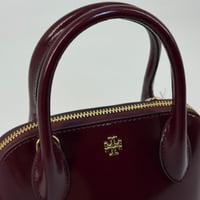 حقيبة توري بورش ايمرسون دوم لماع عنابي فوري | Tory...