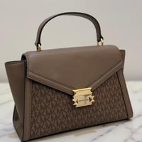 حقيبة مايكل كورس ويتني بمقبض علوي فوري