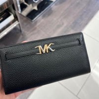 محفظة مايكل فوري