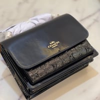 حقيبة كوتش كلير لماع اسود فوري