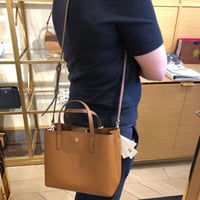 شنطة توري بورش بليك توت تصل خلال ٢-٤ اسابيع