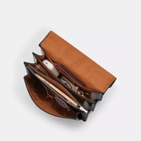 حقيبة كلير كروس بودي جلد سيغنتشر تصل خلال ٢-٤ أساب...