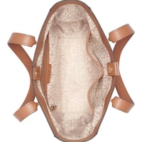 حقيبة كالفين كلاين توت فوري