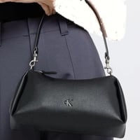 حقيبة كالفين فوري