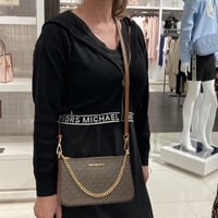 حقيبة مايكل كورس مع كارد هولدر فوري Michael Kors C...
