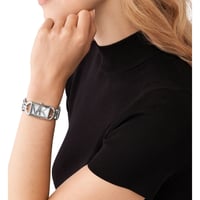 ساعة مايكل كورس يصل خلال ٢-٤ اسابيع