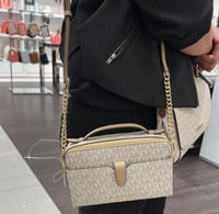 شنطة مايكل كورس جيت سيت فوري