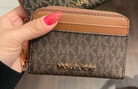 محفظة مايكل كورس فوري