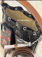 حقيبة توري بورش ميديم تي مونوغرام بوكت فوري