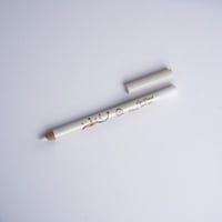 او بي قلم كحل داخل العين