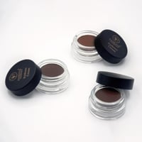 جانيت جل تحديد الحواجب