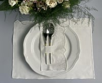 مفرش بتصميم كلاسيكي