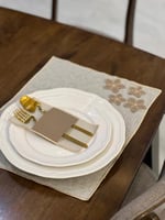 طقم مفرش مزين بالورد