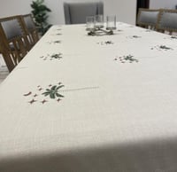 مفرش طاوله تطريز نخيل