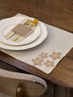 طقم مفرش مزين بالورد