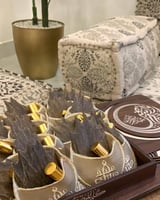 صينية توزيعات العيد الجلد 18 حبه ( دهن عود فاخر ،...