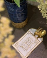 حامل ملاعق تطريز ذهبي مبارك عليكم الشهر