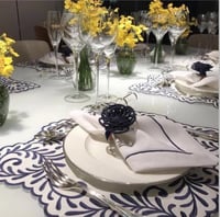 طقم منديل مطرز + مفرش مطرز