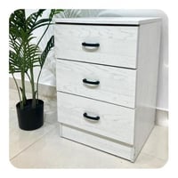 طاولة سرير جانبية كومدينة 3 أدراج لون أبيض