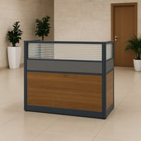 كاونتر استقبال مكتبي مع فاصل زجاجي – تصميم خشبي عص...