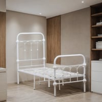 سرير حديد متين بلون أبيض وتصميم كلاسيكي مقاس 170CM