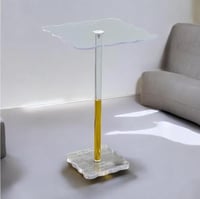 6 طاولات خدمة أكريليك سطح مربع عمود ذهبي مقاس 55*3...