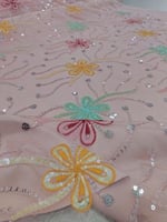 تل مطرز ورود ملونة