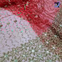 تل بحاشية تطريز ذهبي