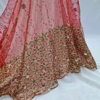 تل بحاشية تطريز ذهبي