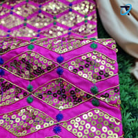 مطرزات مع الترتر