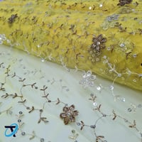 تل بحاشية تطريز ذهبي